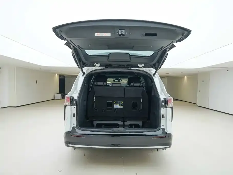 Toyota Sienna — фото 6