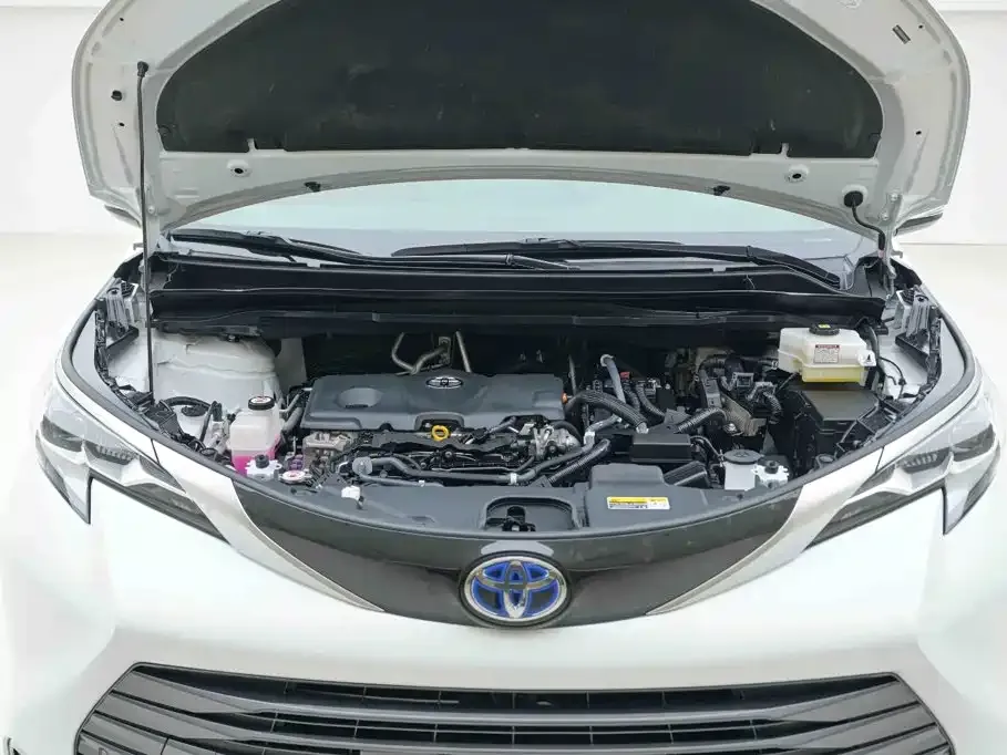 Toyota Sienna — фото 5