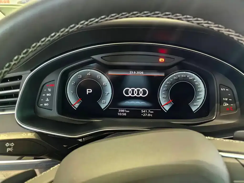 Audi Q8 — фото 2