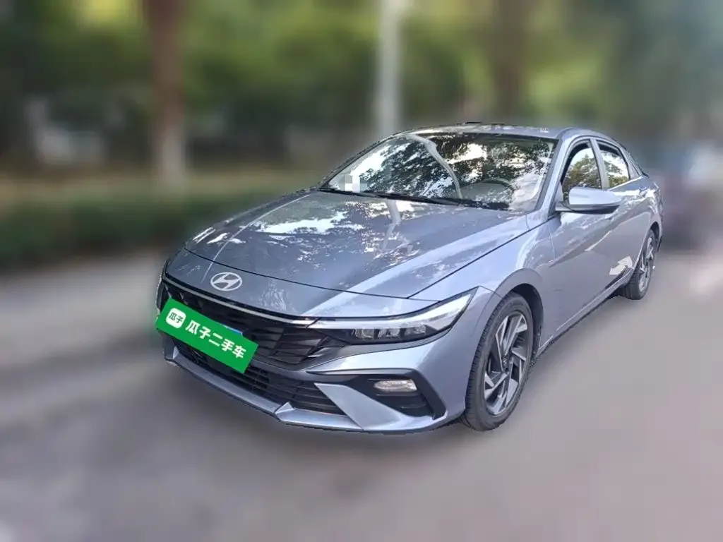 Hyundai Elantra — фото 1