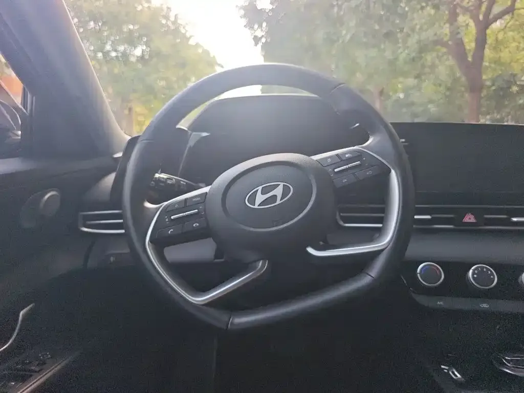 Hyundai Elantra — фото 9
