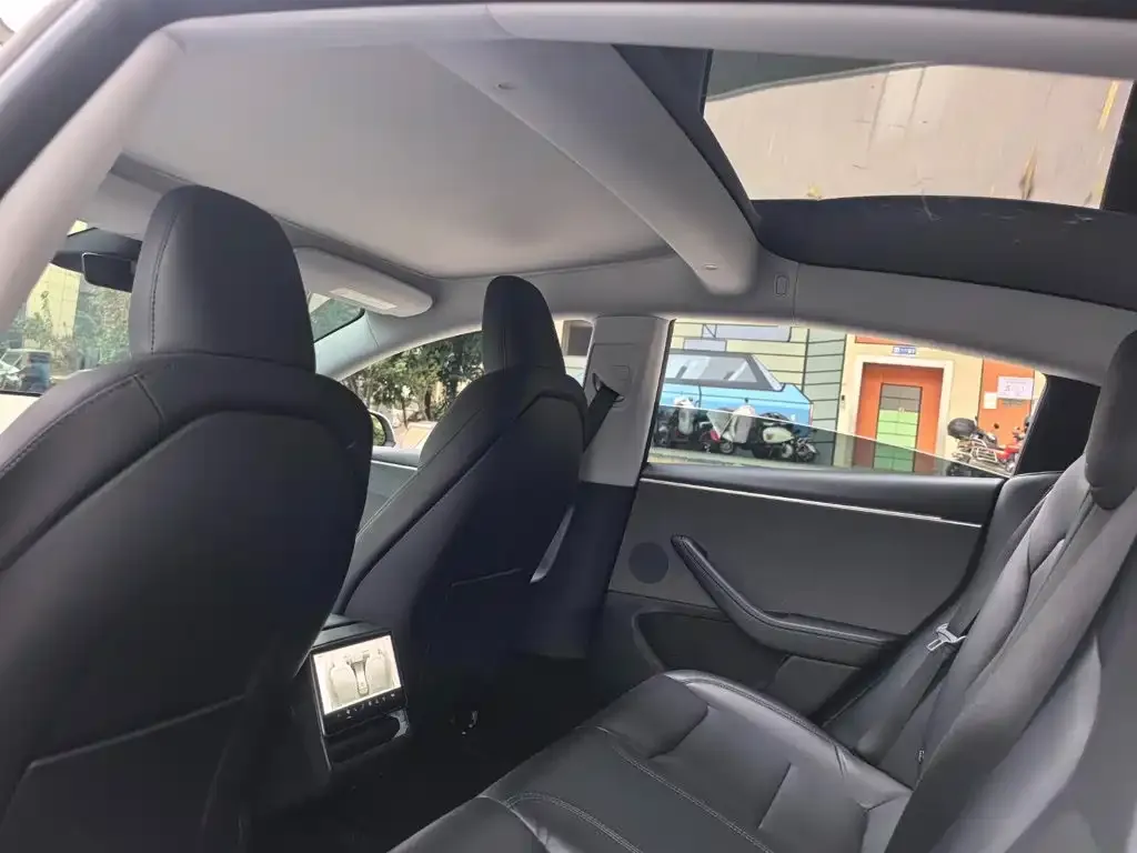 Tesla Model 3 — фото 2