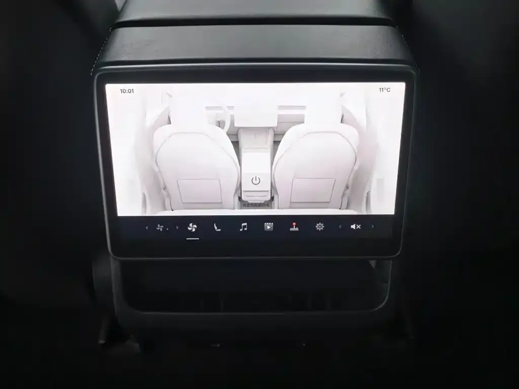 Tesla Model 3 — фото 3