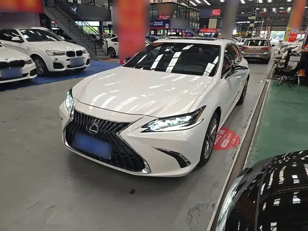 Lexus ES — фото 1