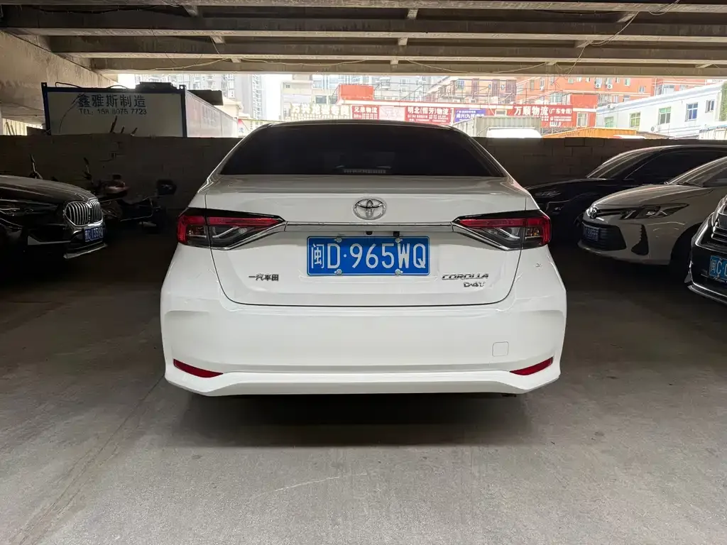 Toyota Corolla — фото 8
