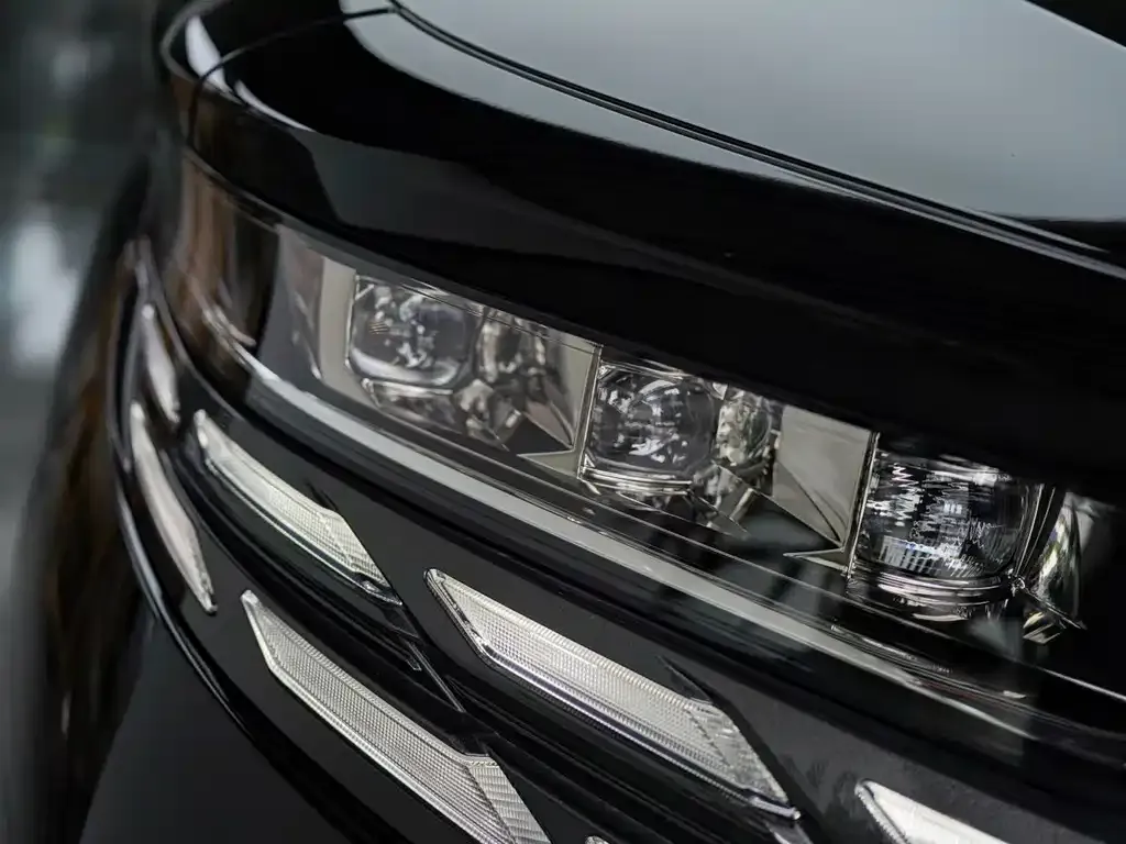 Toyota Alphard — фото 3