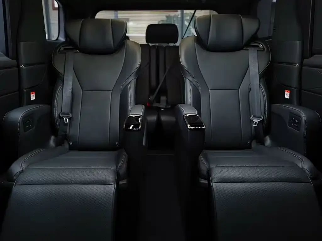 Toyota Alphard — фото 9