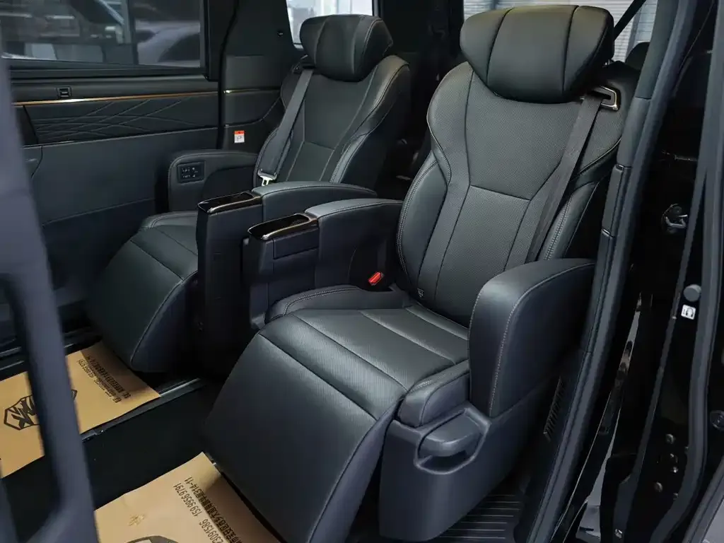 Toyota Alphard — фото 8