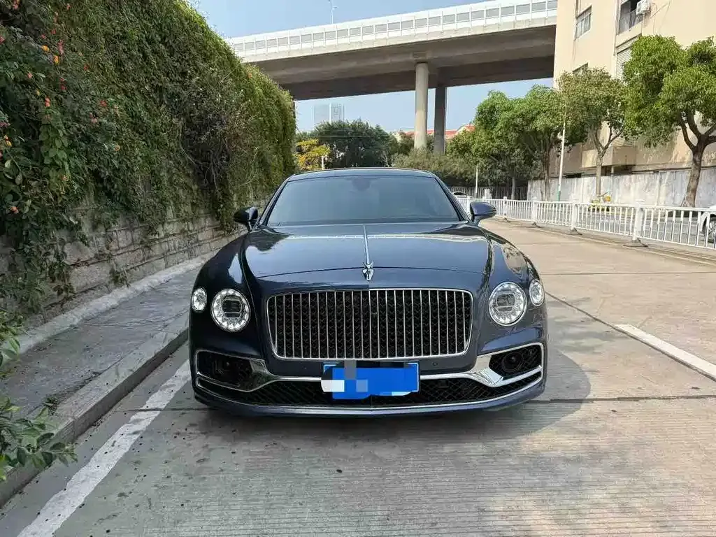 Bentley Flying Spur — фото 6