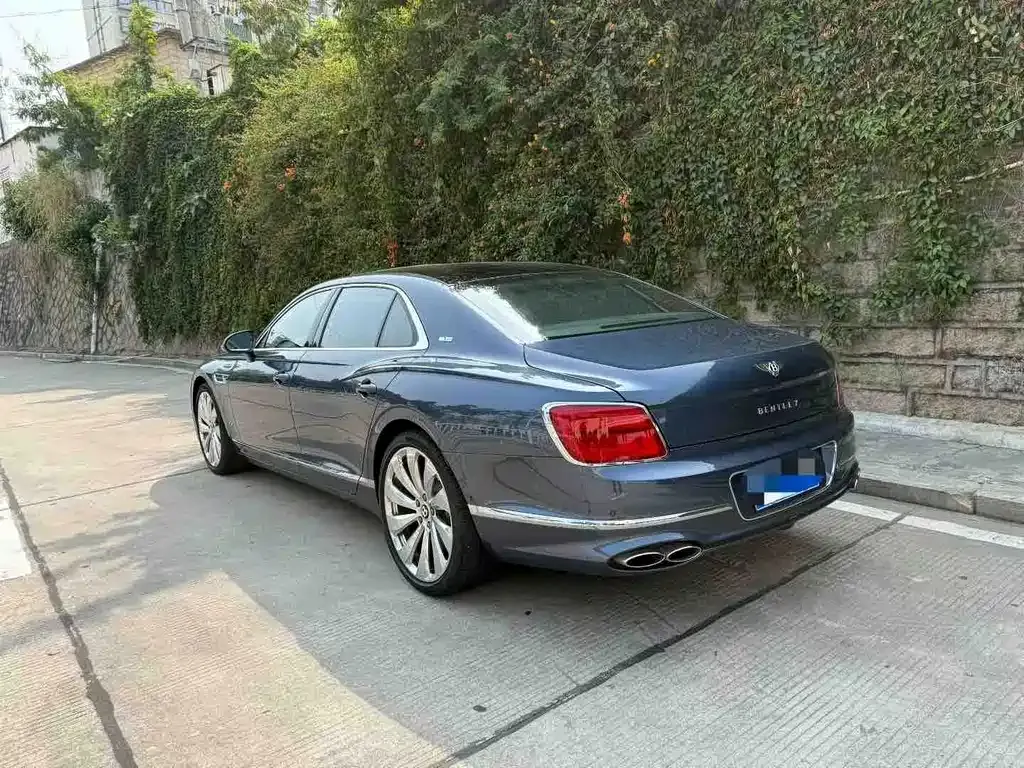 Bentley Flying Spur — фото 8