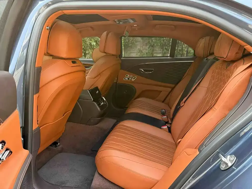 Bentley Flying Spur — фото 4