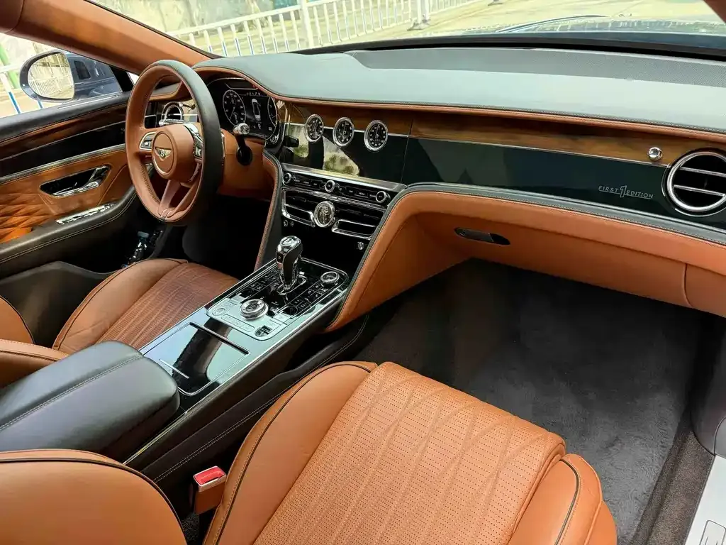 Bentley Flying Spur — фото 2