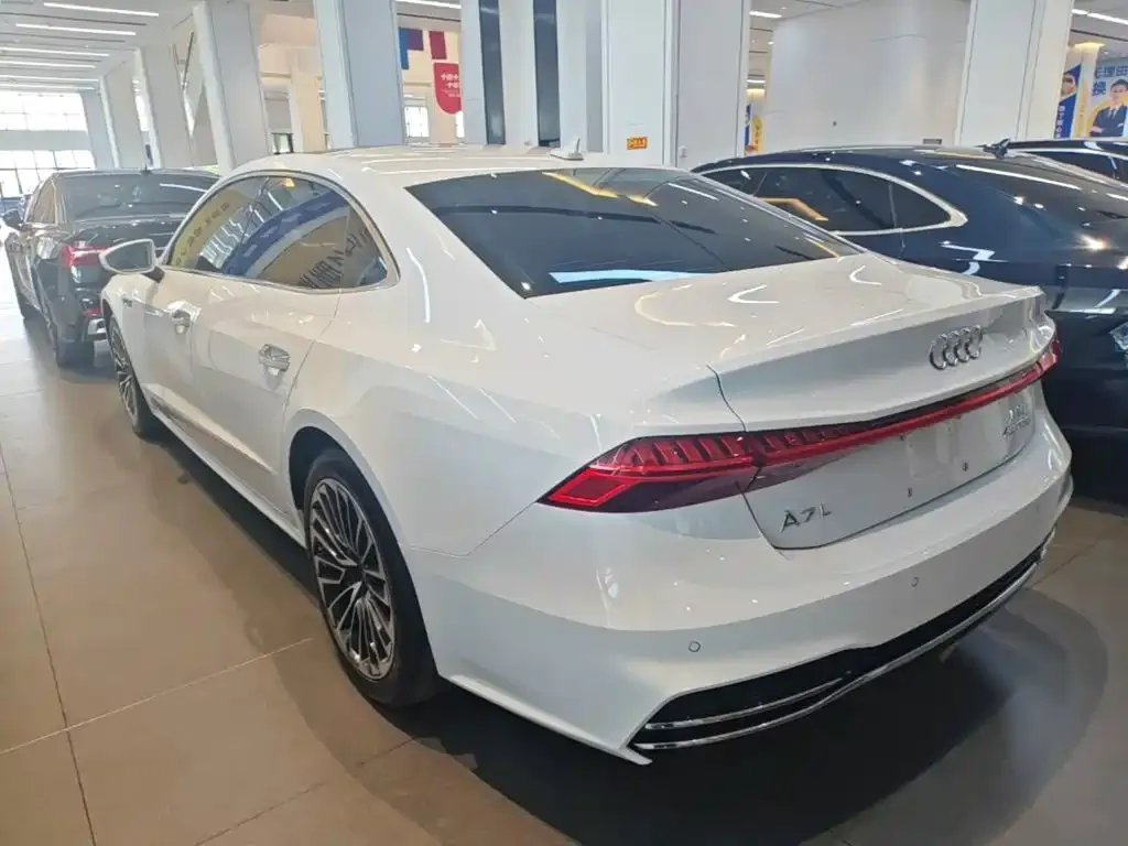 Audi A7L — фото 5
