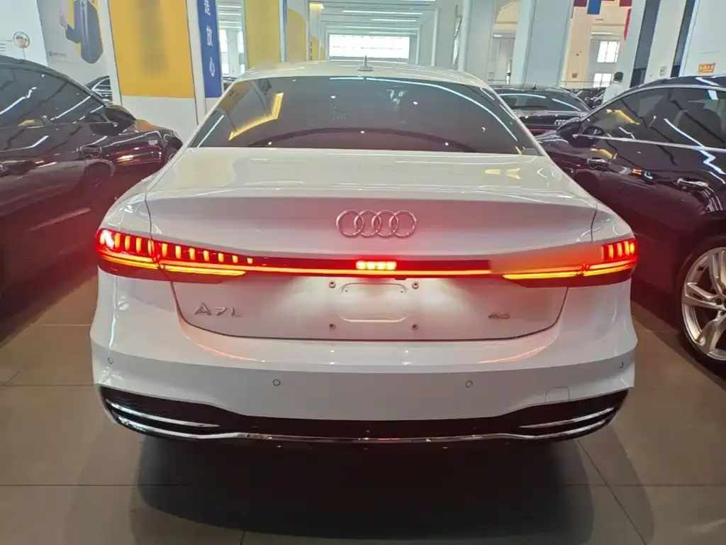 Audi A7L — фото 2