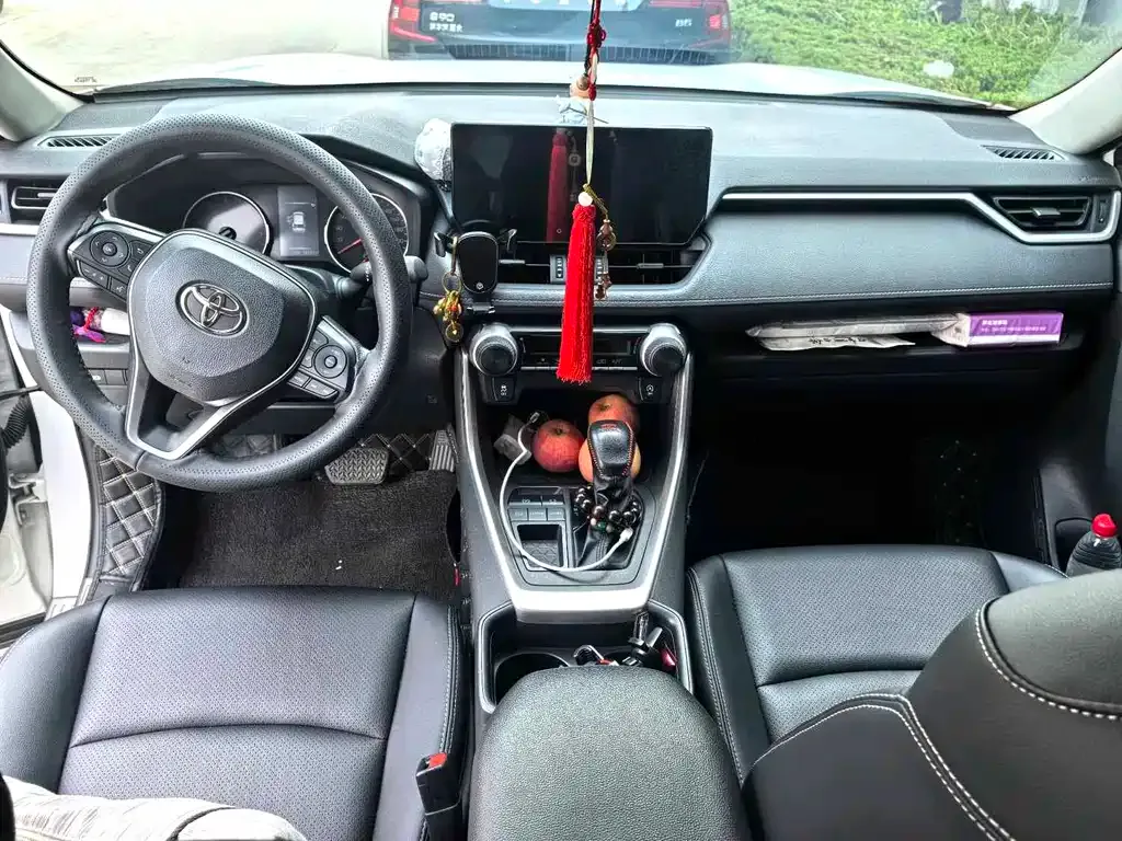 Toyota RAV4 — фото 3