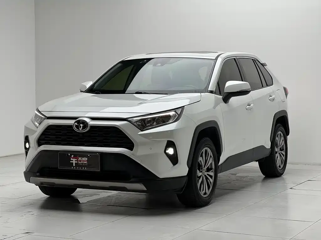 Toyota RAV4 — фото 1