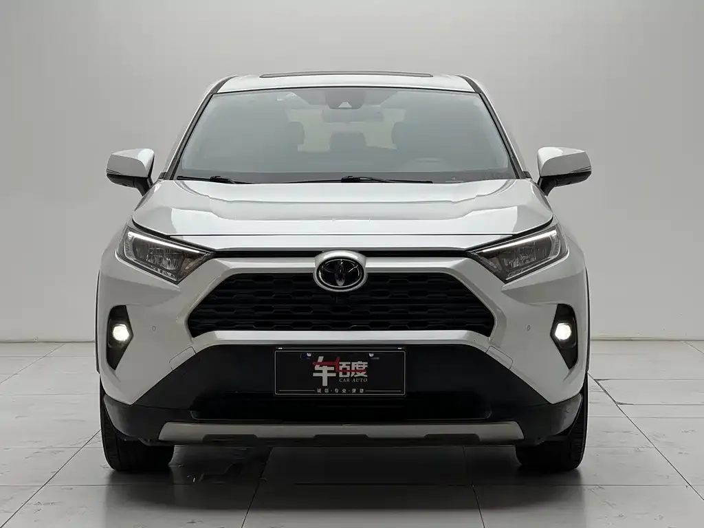 Toyota RAV4 — фото 7