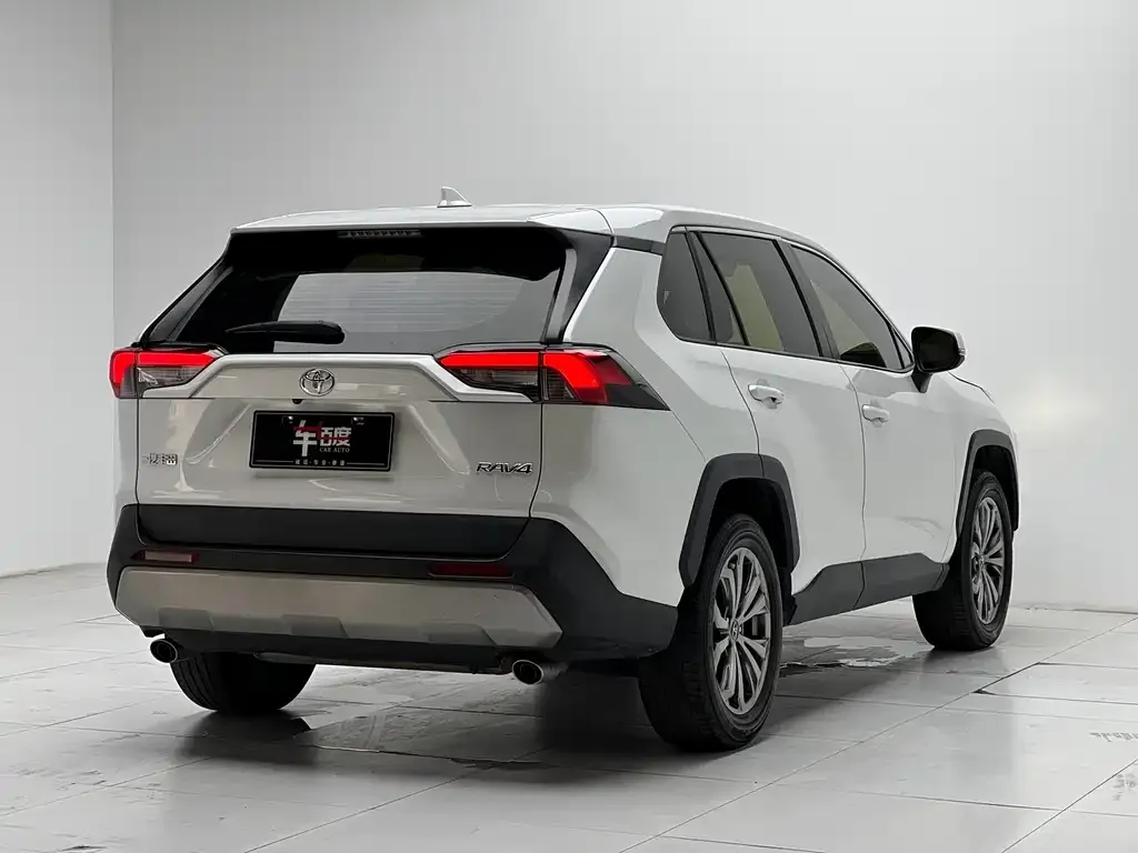 Toyota RAV4 — фото 4