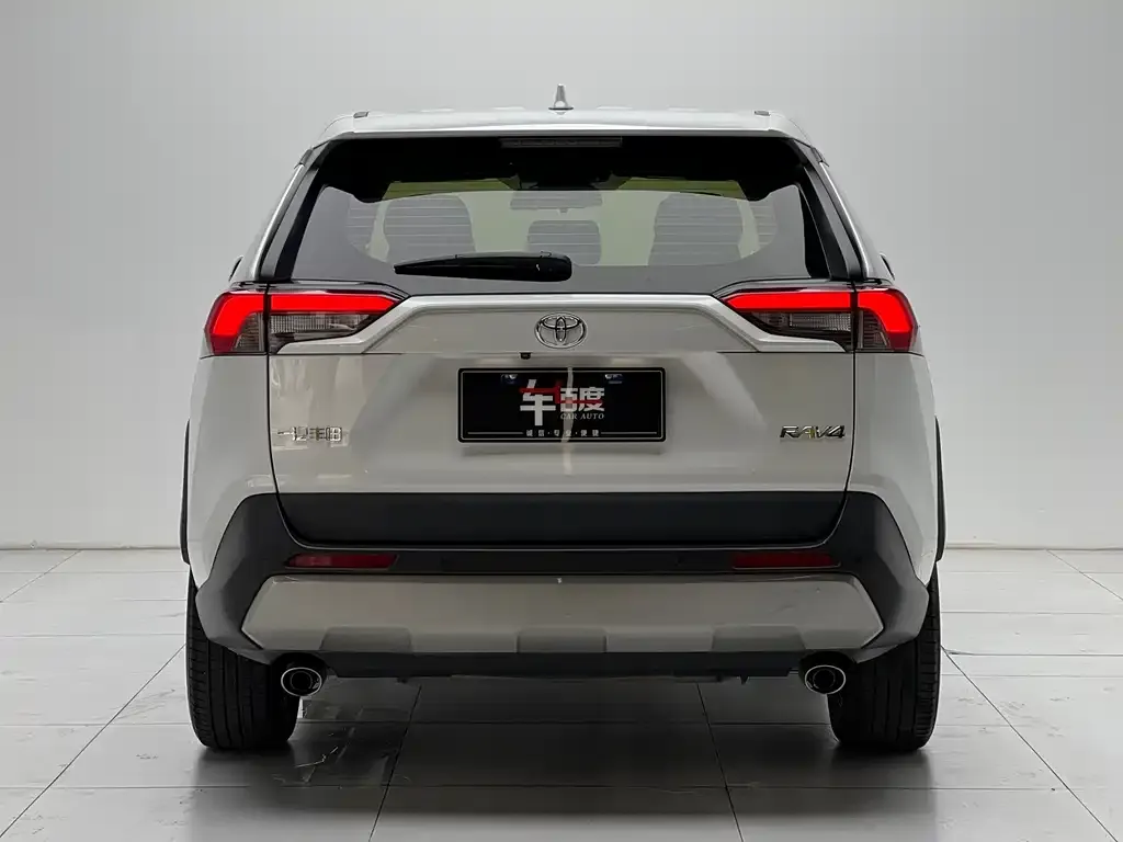 Toyota RAV4 — фото 2