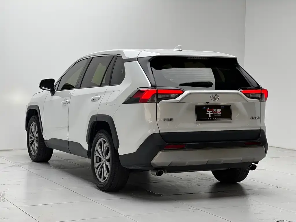 Toyota RAV4 — фото 5