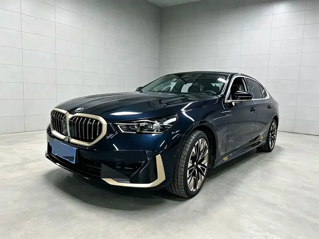 BMW 5 Series — фото 1