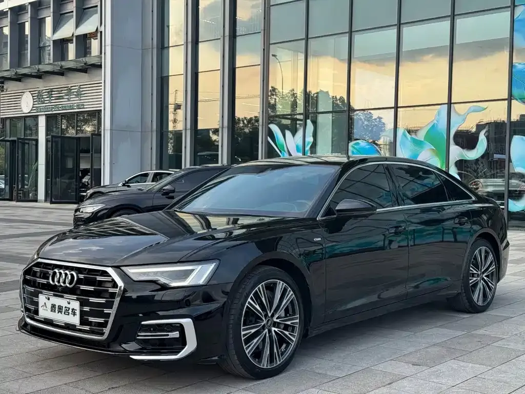 Audi A6L — фото 1