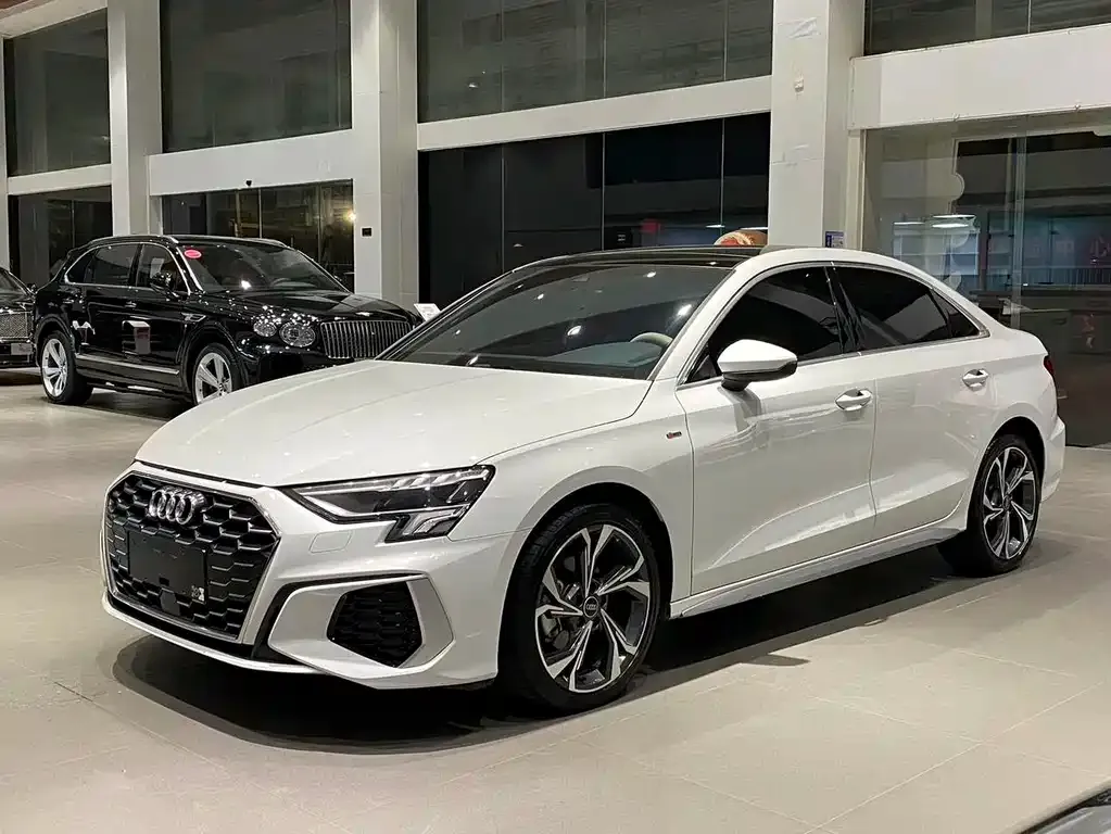 Audi A3 — фото 1