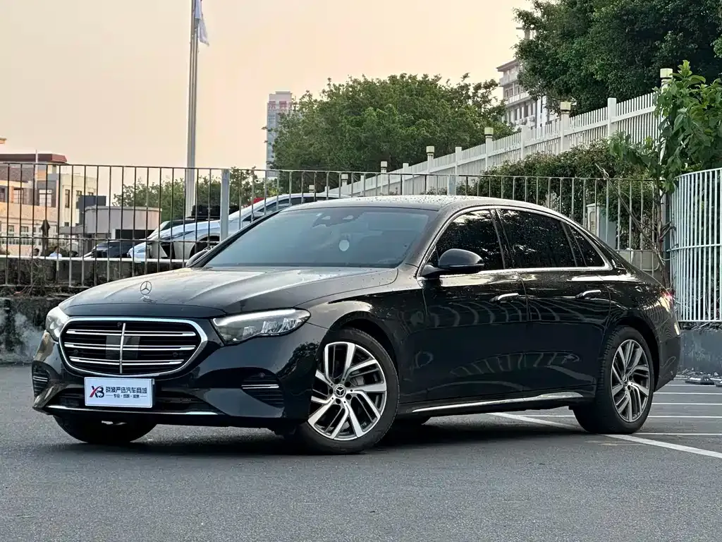 Mercedes-Benz E-Class — фото 1