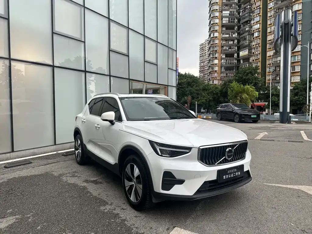 Volvo XC40 — фото 8