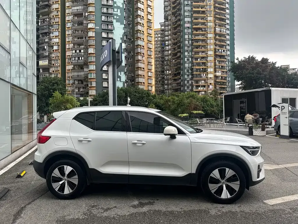 Volvo XC40 — фото 4