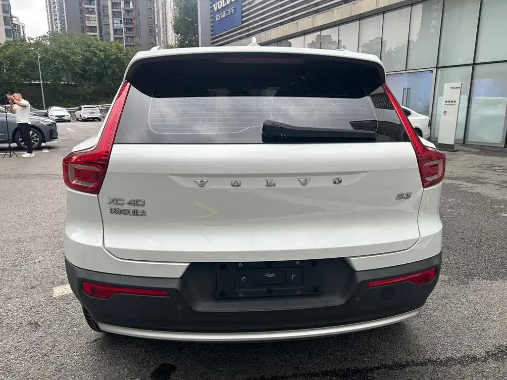Volvo XC40 — фото 10