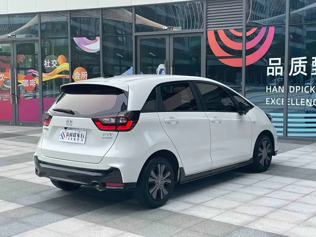 Honda Fit — фото 10