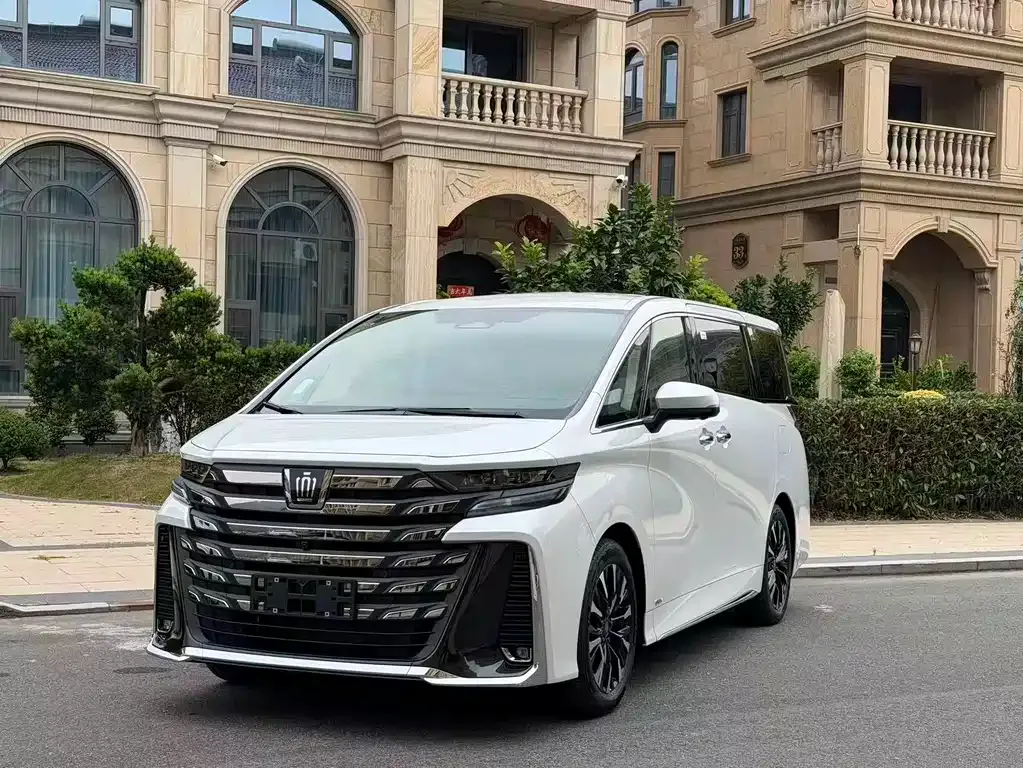 Toyota Vellfire — фото 1