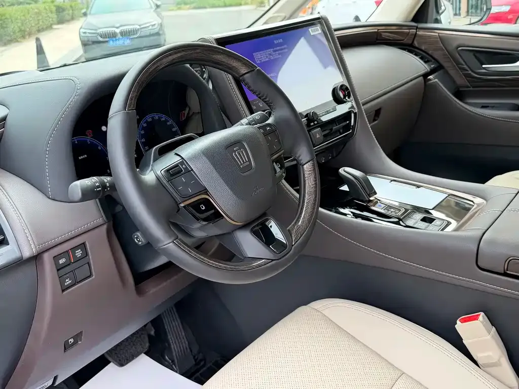 Toyota Vellfire — фото 4