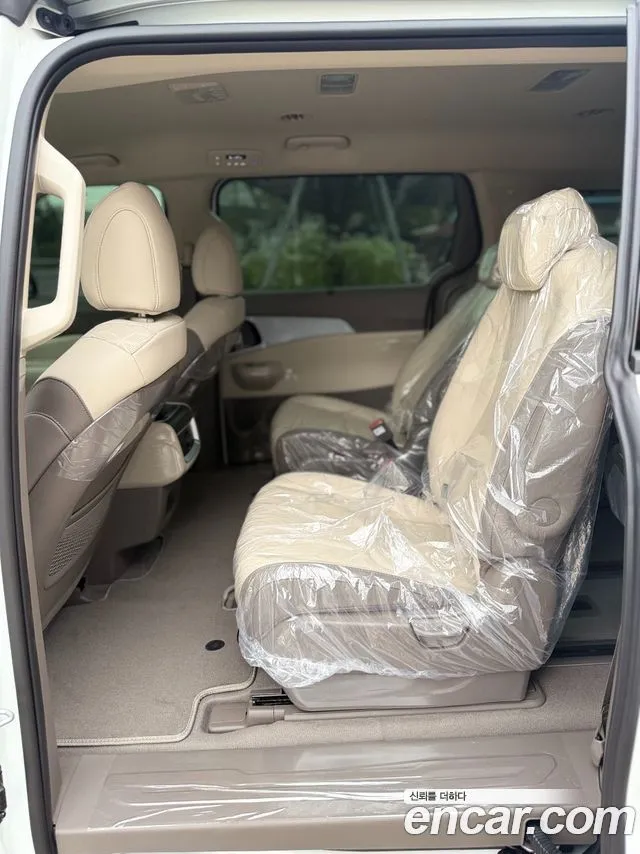 Kia Carnival — фото 4