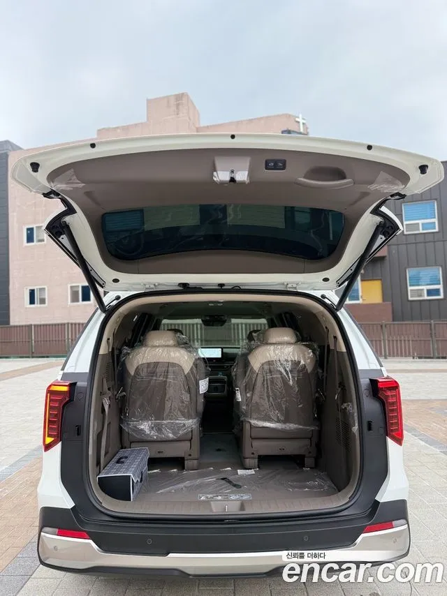 Kia Carnival — фото 10