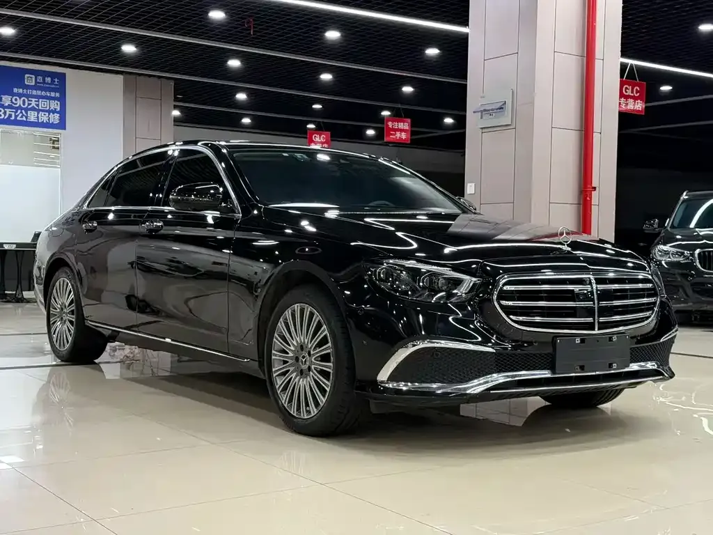 Mercedes-Benz E-Class — фото 1