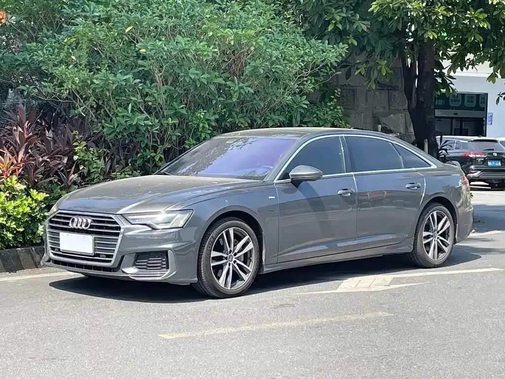 Audi A6L — фото 1