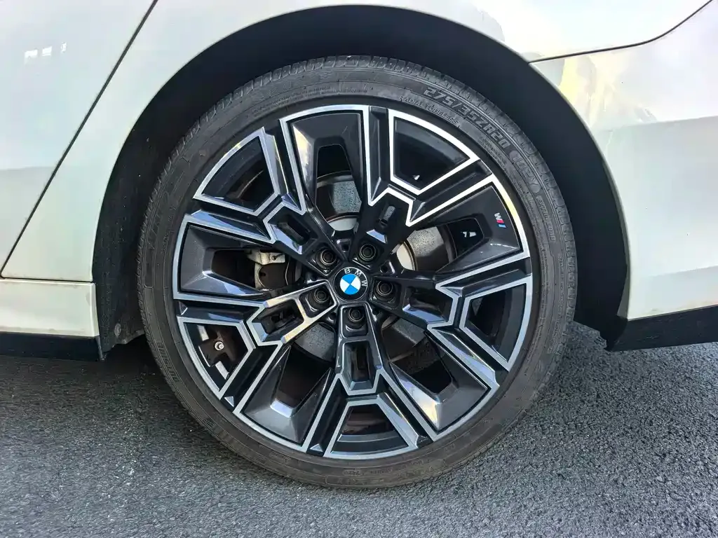BMW 5 Series — фото 10