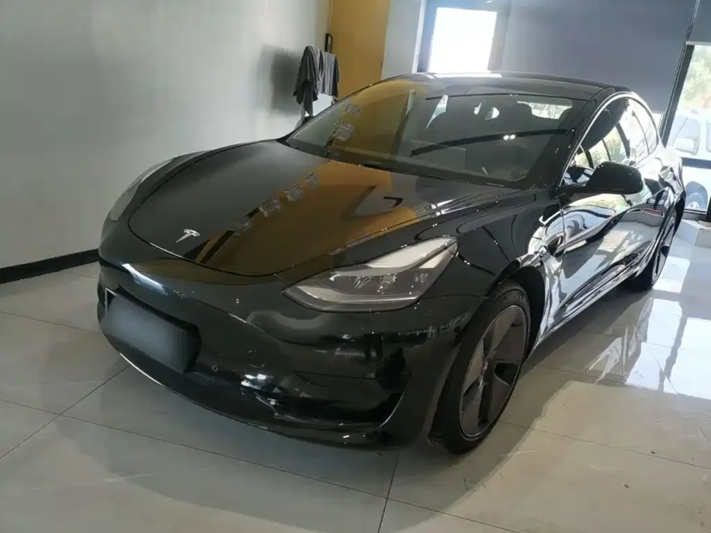 Tesla Model 3 — фото 1