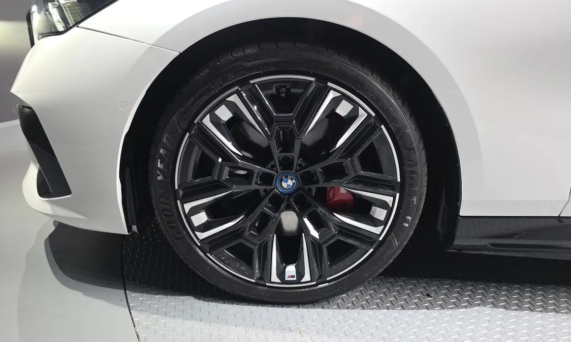 BMW i5 — фото 6