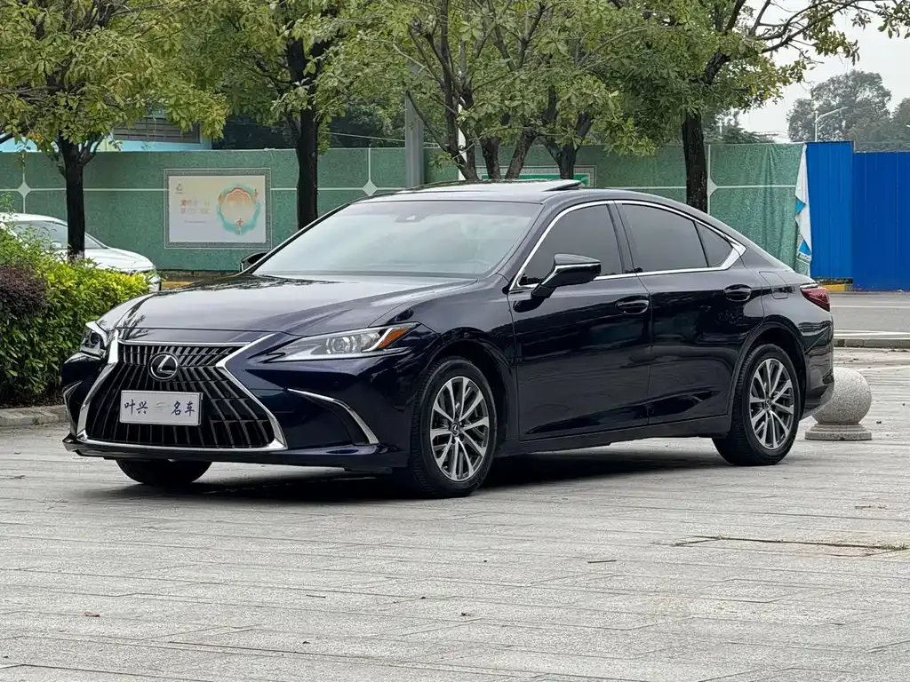 Lexus ES — фото 1