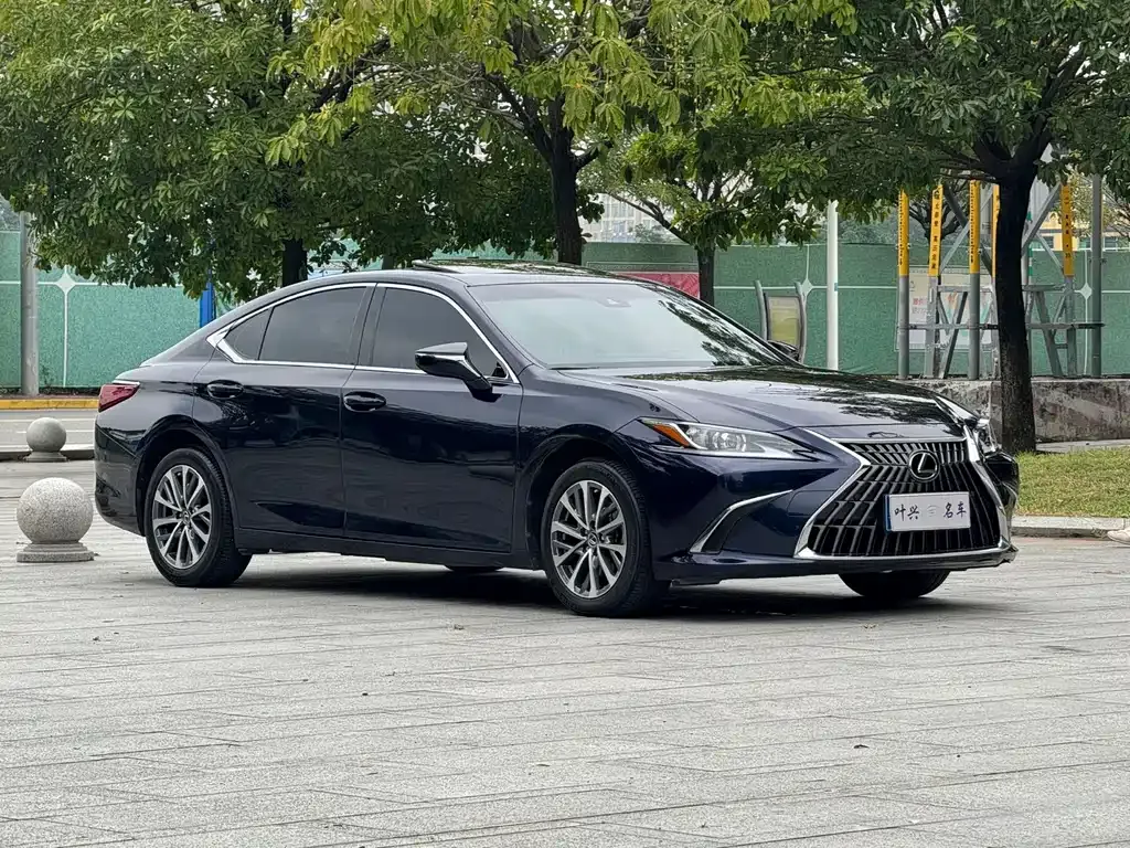 Lexus ES — фото 10