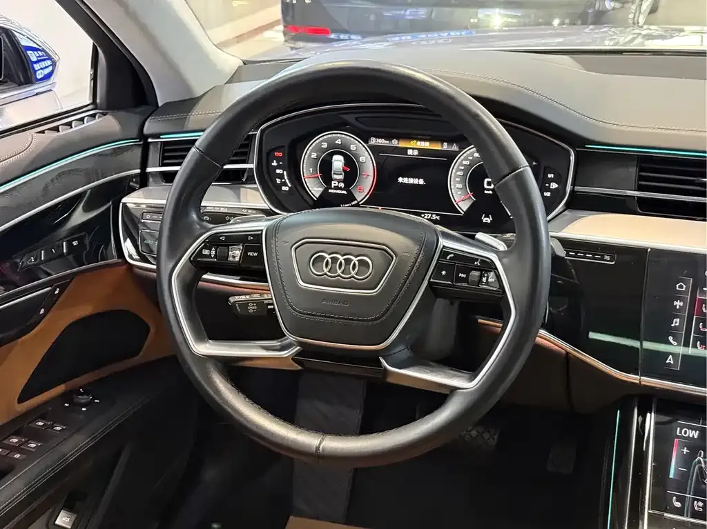 Audi A8 — фото 5