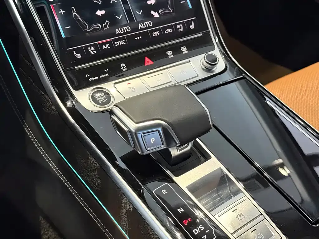 Audi A8 — фото 3