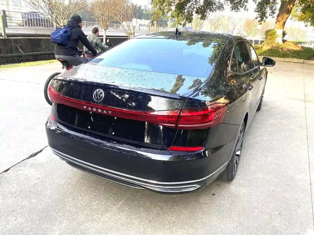 Volkswagen Passat — фото 10