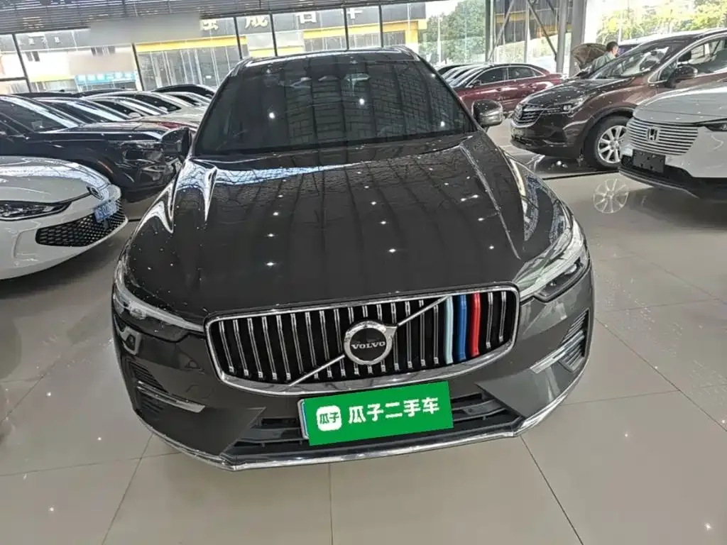 Volvo XC60 — фото 10