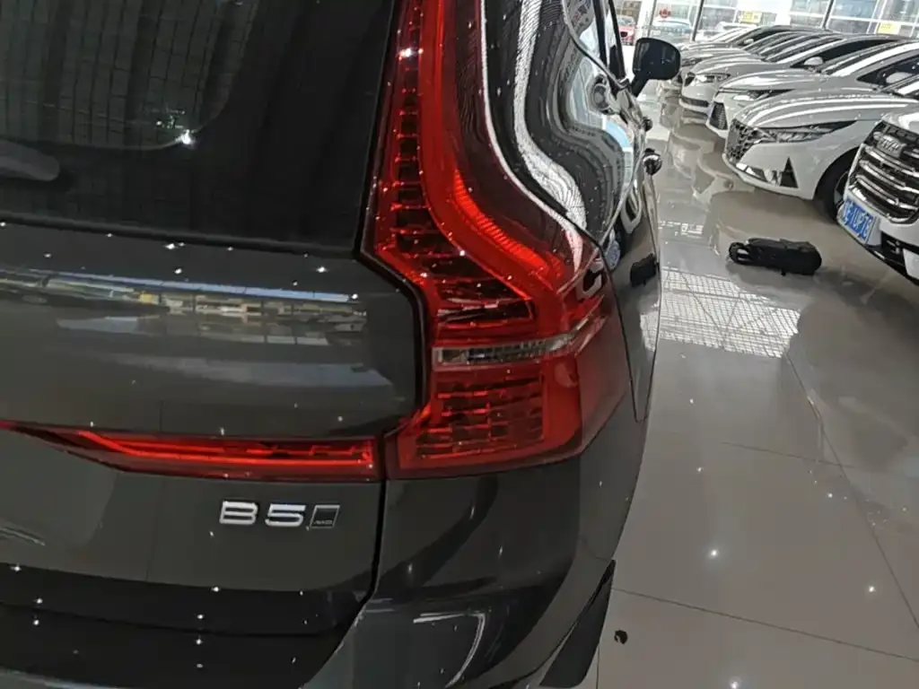 Volvo XC60 — фото 9