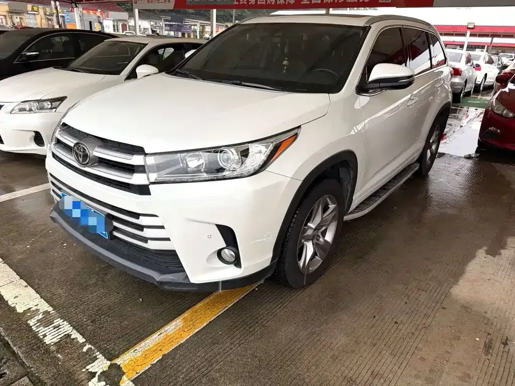 Toyota Highlander — фото 1