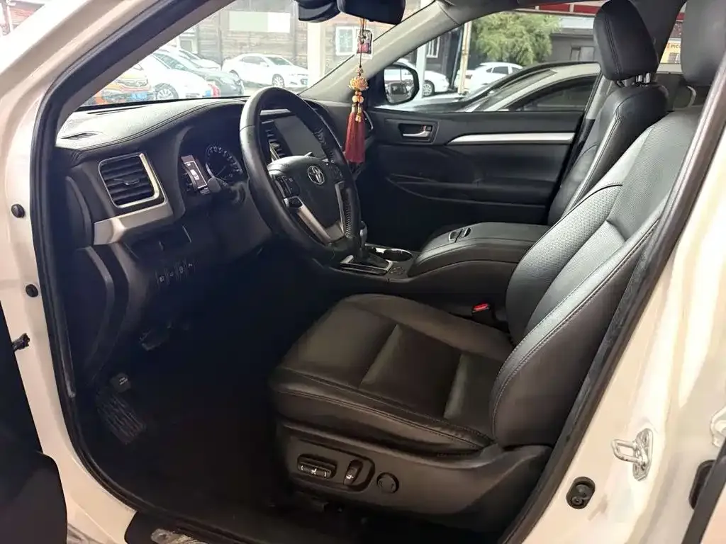 Toyota Highlander — фото 2